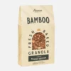 Handmade granola featuring perfectly caramelized Belgian and French oats, enhanced with Canadian maple syrup, puffed quinoa, dried apple, and a touch of Fleur de Sel de Guérande. Enjoy a delicious blend of creamy peanut butter and fresh apple - a tasty, crusty, and healthy alternative to regular snacks.